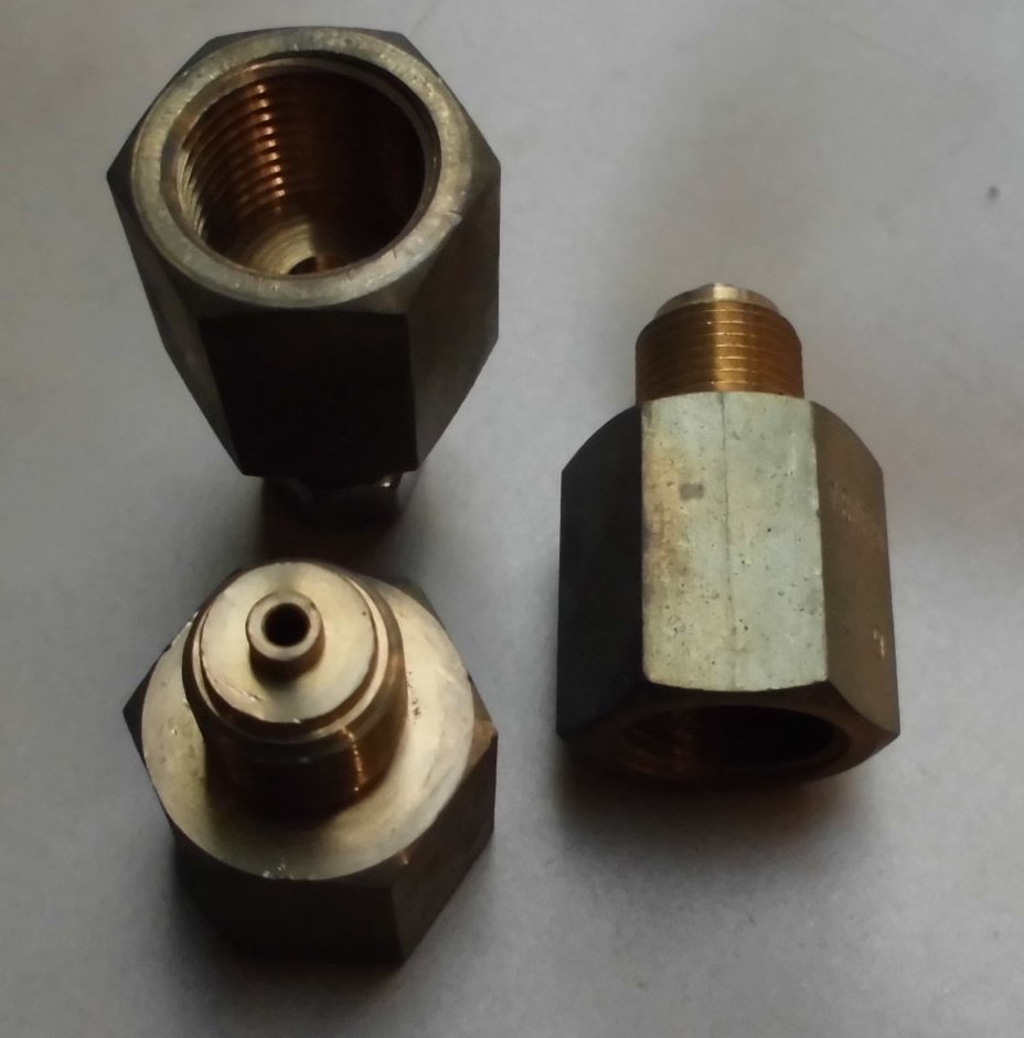 ANSCHLUSS 1/2"-3/8" - FÜR MANOMETER ANSCHLUSS 1/2"-3/8" - FÜR MANOMETER